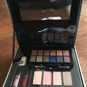 Makeup 💄 Kit ** Great for beginners or traveling